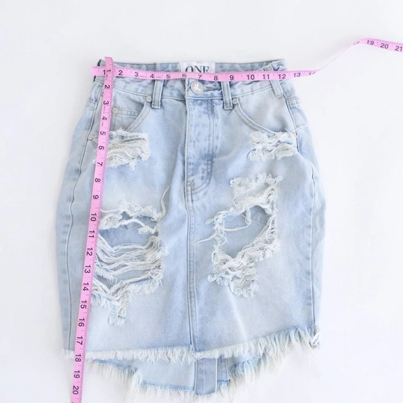 One Teaspoon Light Wash Distressed High Waist Long Rise  Fitted Mini Denim 24 - Picture 2 of 12